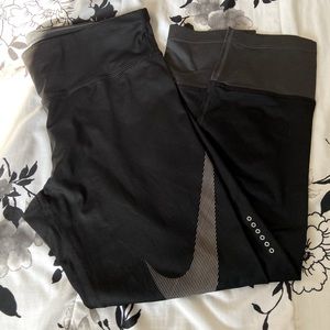 Black/Gray Cropped Nike Leggings Workout Pants